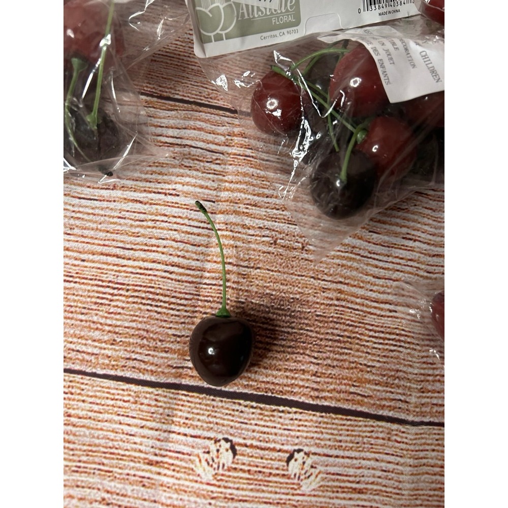 Fake cherries‎ - Picture 2 of 7